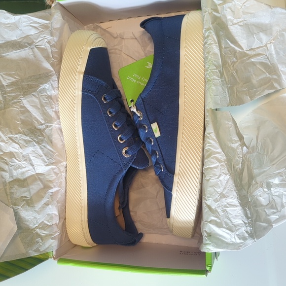 Cariuma (Shadow Blue Canvas/White Sole) 7.5 W - Picture 5 of 9